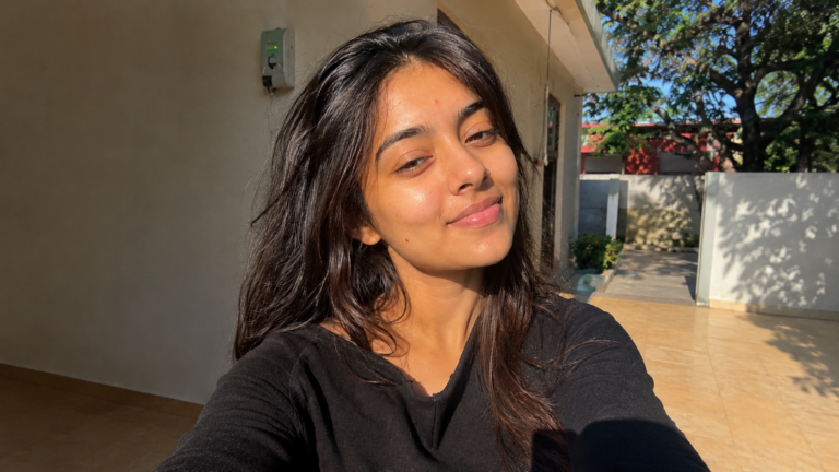 Silk Pillowcase vs. Cotton for Acne — I Slept on Both for 15 Days Each and the Results Surprised Me